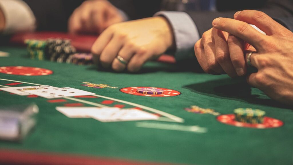 What are the odds to win at blackjack?